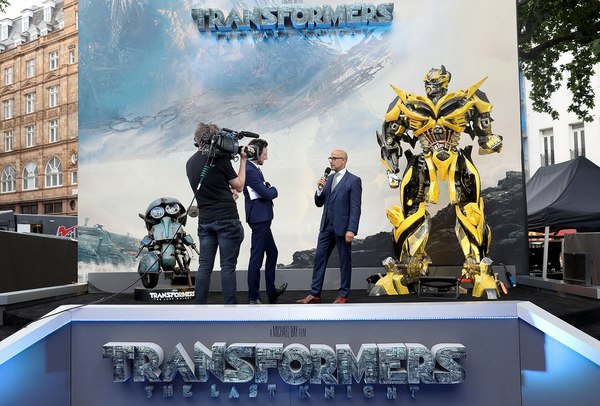 Transformers The Last Knight   Michael Bays Official Photos From Global Premiere In London  (2 of 136)